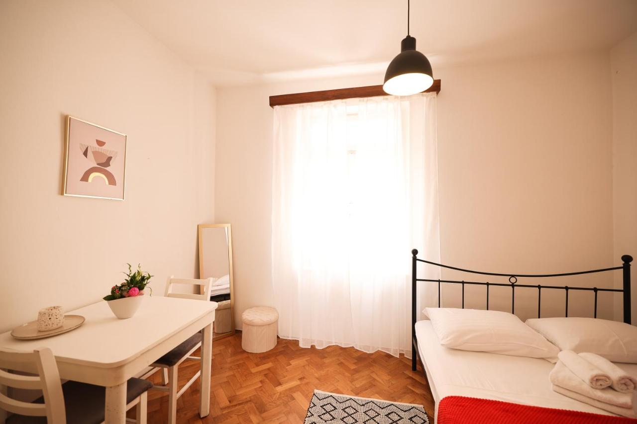 Cozy Studio Apartments In City Centar Stosija ザダル エクステリア 写真