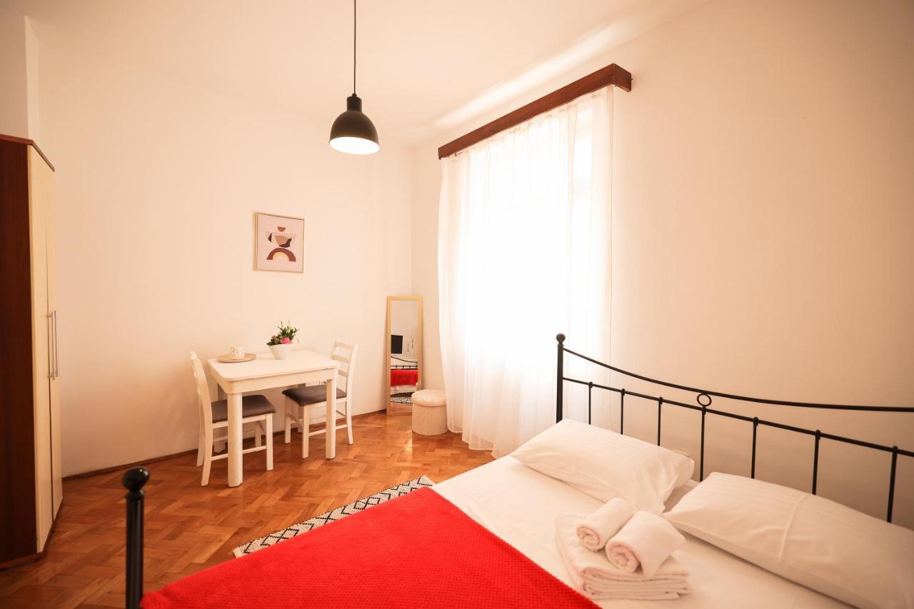 Cozy Studio Apartments In City Centar Stosija ザダル エクステリア 写真